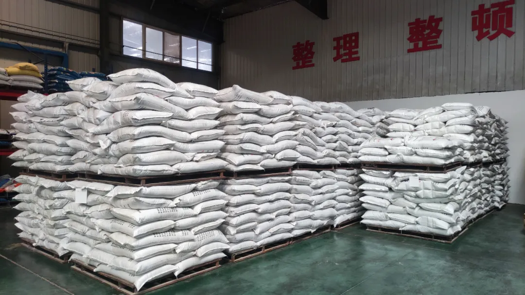 源頭采購 品質(zhì)先行：兩掛車純正魚粉入庫，續(xù)寫豬太子飼料品質(zhì)新篇章！